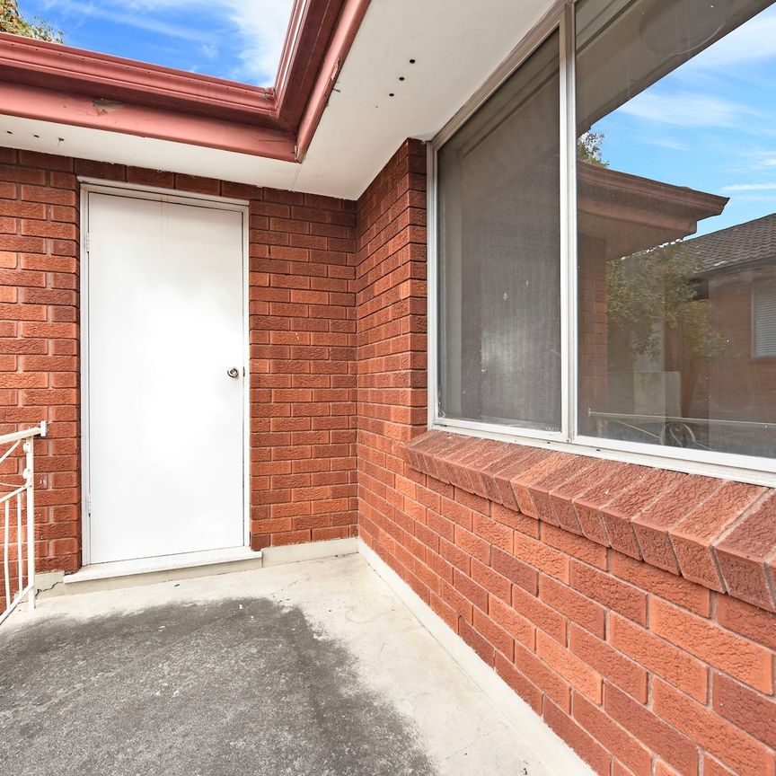 8/33 Henley Road, Homebush West. - Photo 1