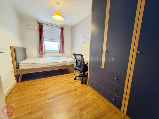 Castle Boulevard, Lenton, England - Photo 1