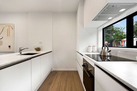 Ellerslie Townhouse - Photo 2