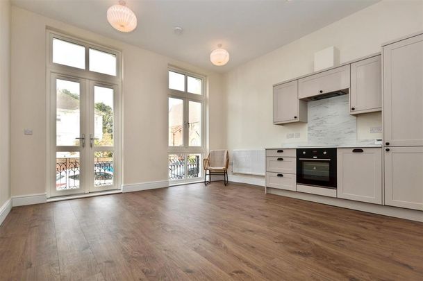 2 bedroom flat to rent - Photo 1