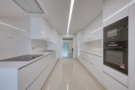4-Bedroom Villa with Pool in Areia - Photo 5