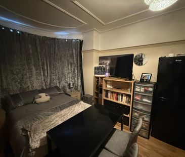 Studio Flat, Berkshire Gardens, N13 - Photo 3