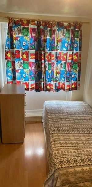 Room in a Shared House, Creswick Walk, E3 - Photo 1