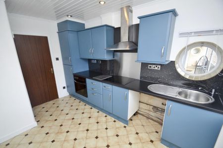 3 bedroom flat to rent - Photo 3