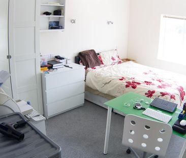 Apartment 3 (Afal Gwyrdd) 121 High Street - Photo 1