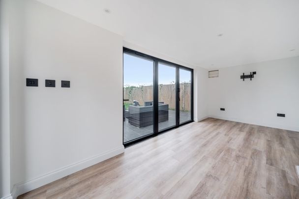 5 bedroom detached house to rent - Photo 1