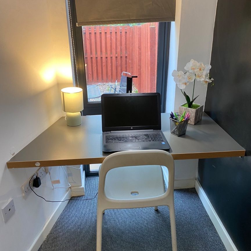 19 Whitegate Road, Huddersfield, HD4 - Photo 1