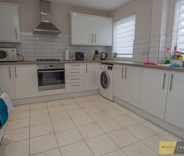 3 bedroom end of terrace house to rent - Photo 3