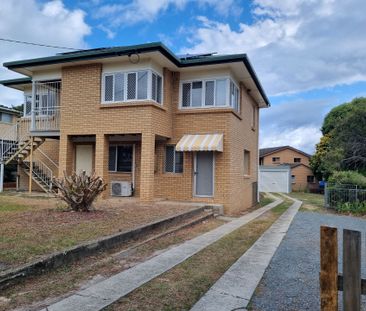 For Rent - 5 Bedrooms; Huge Home with Dual Living. - Photo 2