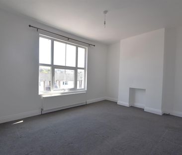 2 Bed House - Mid Terrace - Photo 4