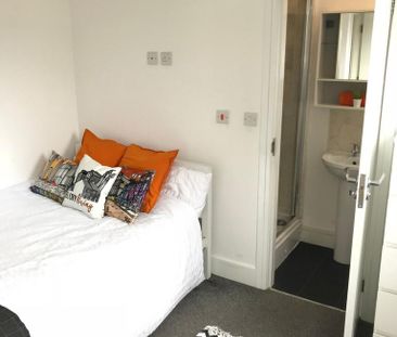 1 bedroom in a house share to rent - Photo 5