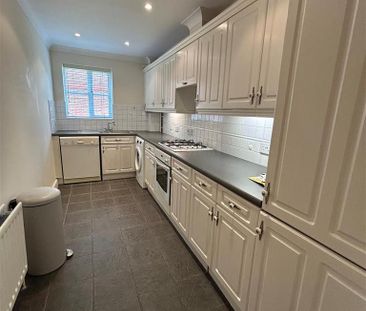 3 bedroom ground floor flat to rent - Photo 6