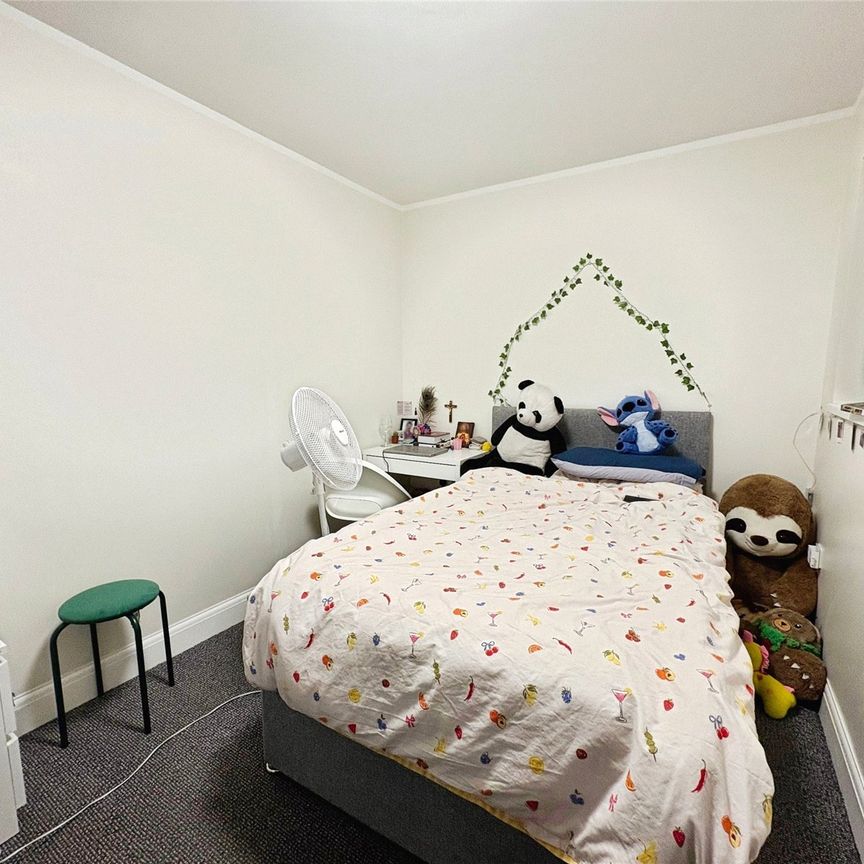 Fairview Avenue, Woking, Surrey, GU22 7NU - Photo 1