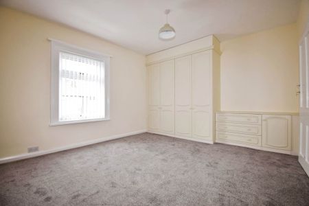 Oakleigh Grove, Wirral - Photo 2