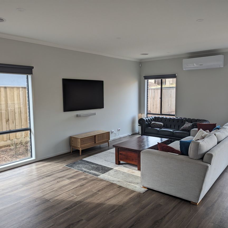 Maddingley - Photo 1