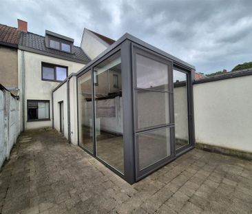 Rustig gelegen woning met 3 slaapkamers en buitenruimte. - Photo 2