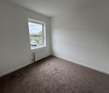 2 bedroom end of terrace house to rent - Photo 4
