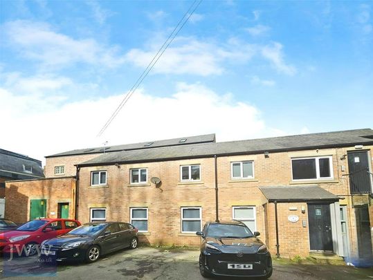 4 bedroom flat to rent - Photo 1