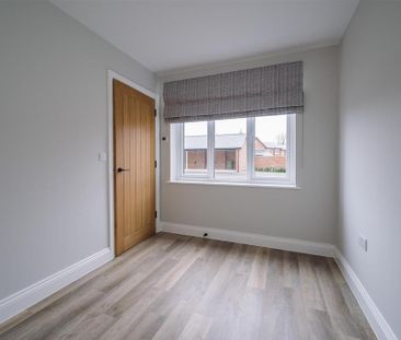 4 bedroom end of terrace house to rent - Photo 6