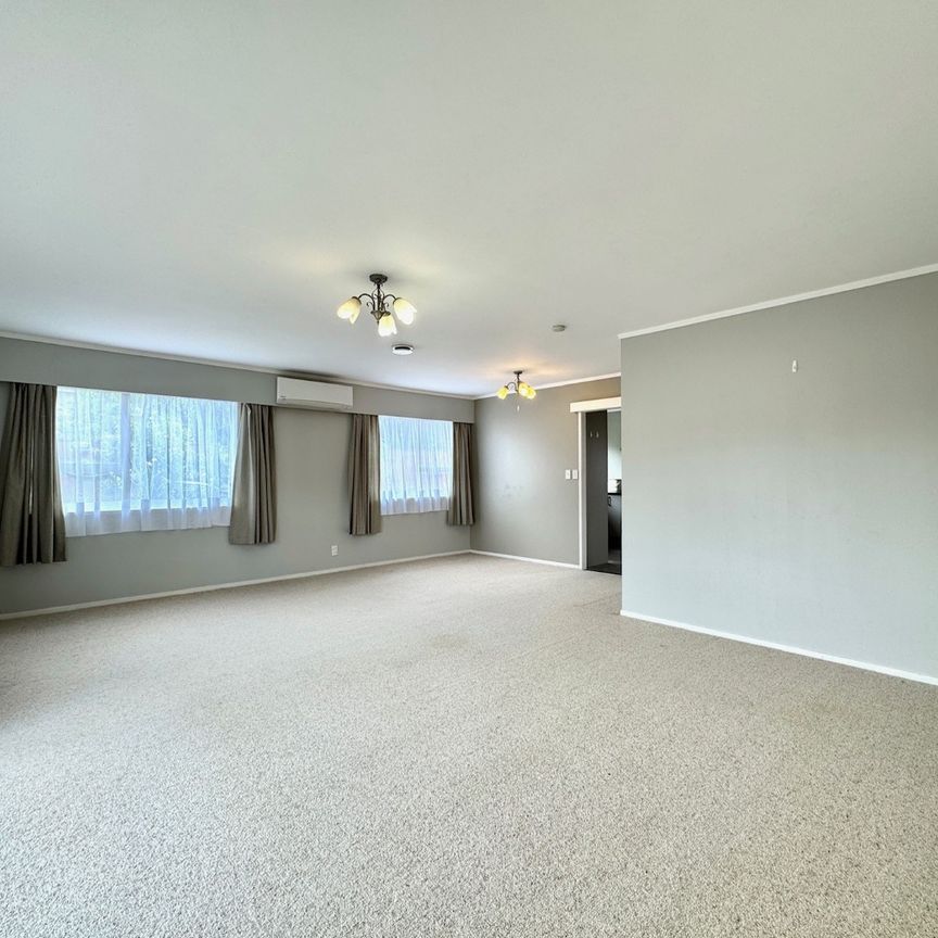 Unit 1, 27 Butley Drive, Farm Cove, Auckland - Photo 1