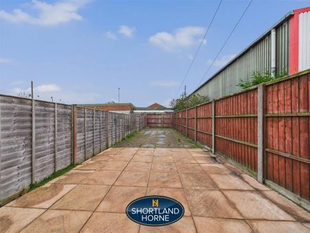 3 bedroom end of terrace house to rent - Photo 3