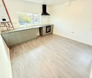 2 bedroom Flat To Let - Photo 1