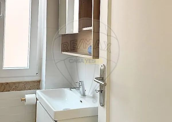 Apartment T2 in Alvalade, Lisboa