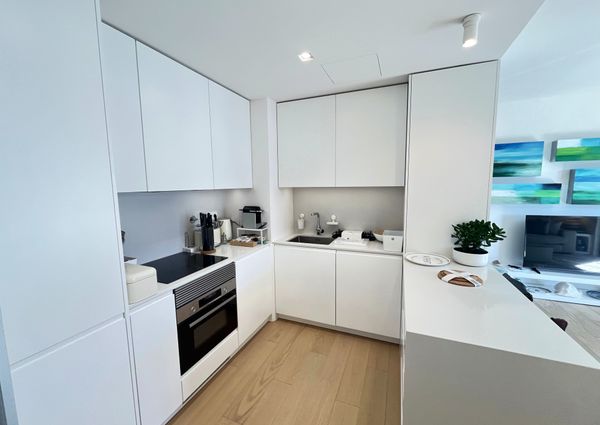Apartamento T1 mobilado em Miraflores com Vista de Rio, a estrear