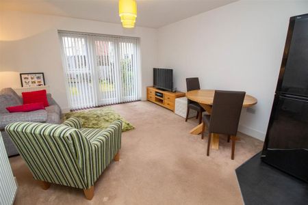 2 bedroom end of terrace house to rent - Photo 4