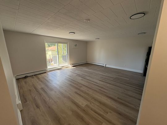 For Lease - 4422 Huron Street Unit# 406, Niagara Falls, Ontario - Photo 1