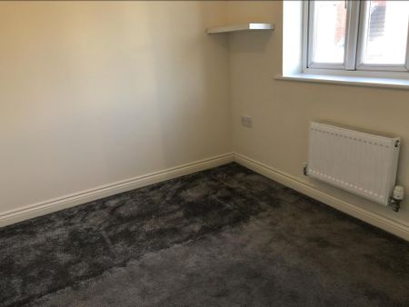 3 bedroom end of terrace house to rent - Photo 3