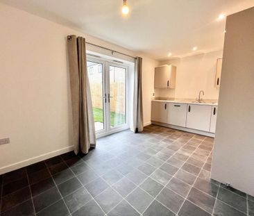 3 bedroom semi-detached house to rent - Photo 6