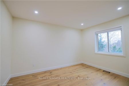 Semi-Detached Home For Lease | X8141716 - Photo 3