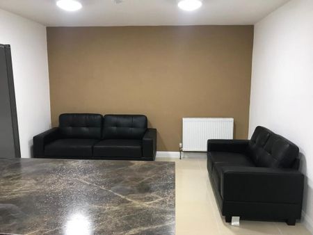 6 bedroom terraced house to rent - Photo 2