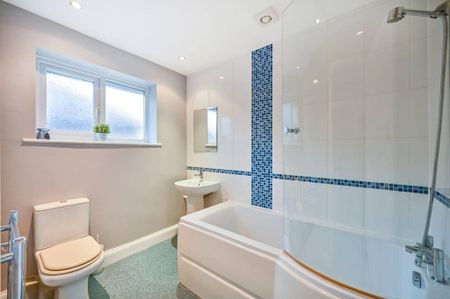 4 bedroom semi-detached house to rent - Photo 4