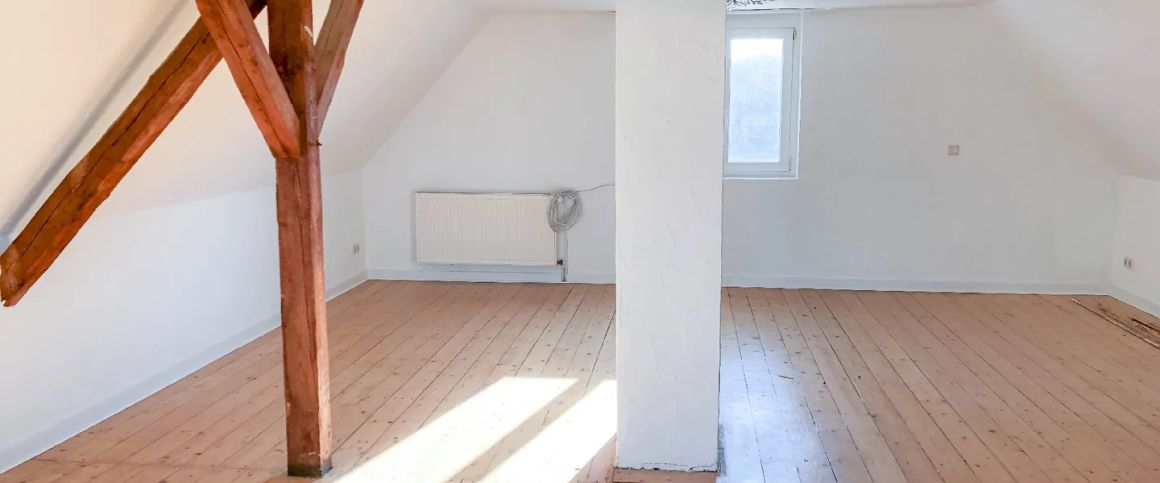 Einfamilienhaus mit Garten und 2 Garagen - Foto 1