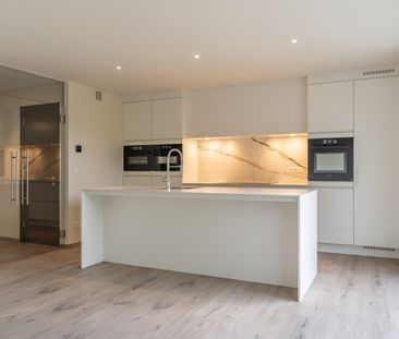 GELIJKVLOERS APPARTEMENT VAN 120 m² MET DRIE SLAAPKAMERS - UITSTEKE... - Photo 5