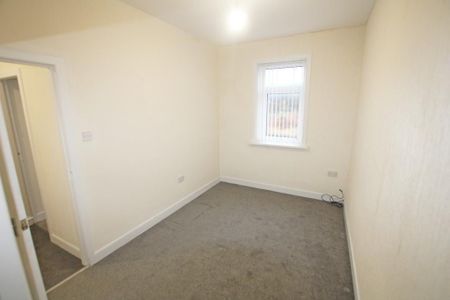 2 bedroom end of terrace house to rent - Photo 4