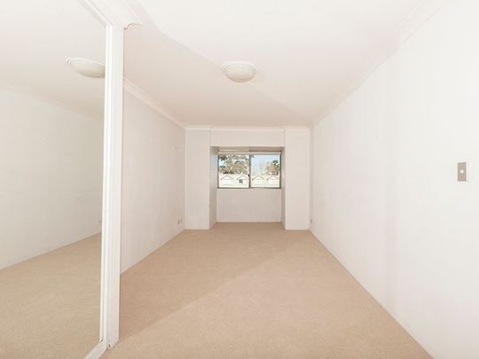 Beautiful 2 Bedroom Apartment in the Heart of Surry Hills - Photo 1