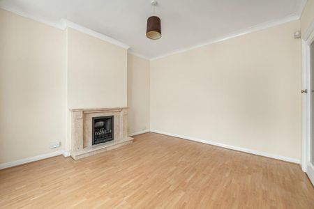2 bedroom end of terrace house to rent - Photo 3