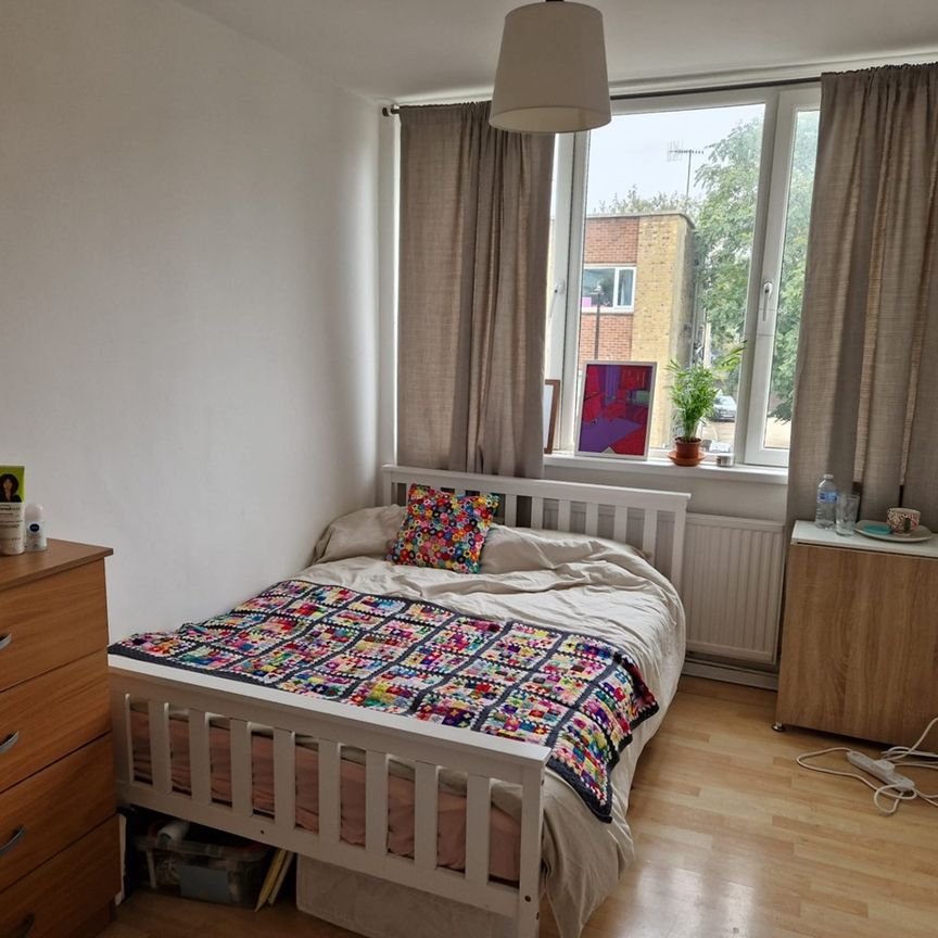 Room in a Shared Flat, Double Room Near Dlr Station Poplar, E14 - Photo 2
