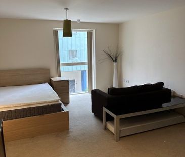 Studio to rent - Photo 1