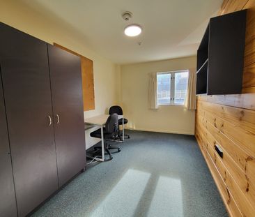 Two Bedroom Apartment - Martin Square Apartments - Photo 3