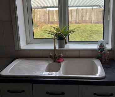 2 bedroom detached bungalow to rent - Photo 4