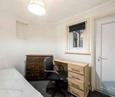 5 bedroom terraced house to rent - Photo 2