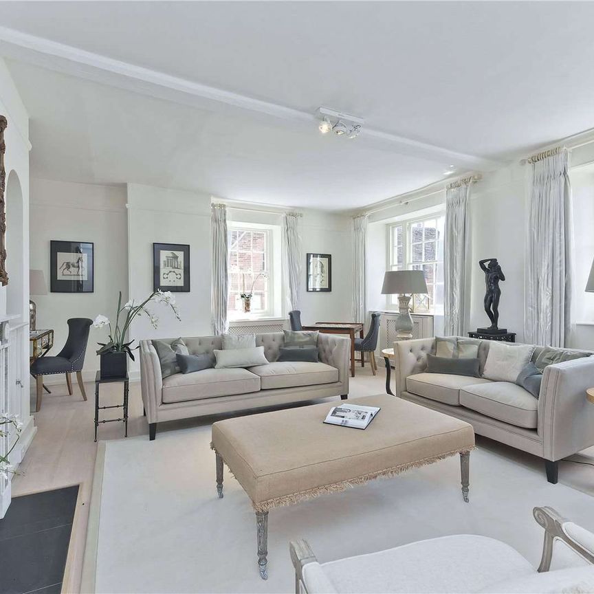 This lovely property is a Grade II listed converted bank, located in central Petworth. - Photo 1