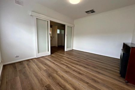 Spacious Family Living in Prime Salisbury East Location! - Photo 2