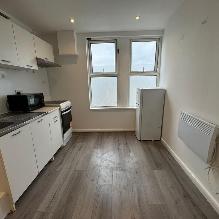 Studio to rent - Photo 1