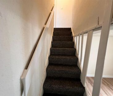 3 bedroom end of terrace house to rent - Photo 4