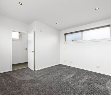 Rear Unit with Quiet Courtyard - Photo 6